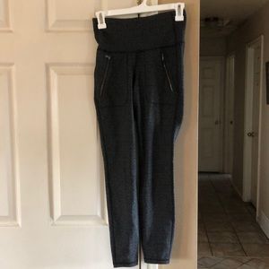 Grey leggings with zipper pockets